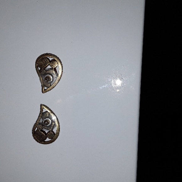 Multi gem copper colored earrings. - Picture 3 of 4